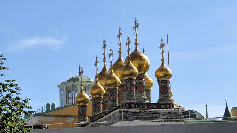 L (2) Domes of the Terem Palace.JPG